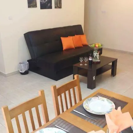 Lägenhet Newly Remodelled Apartment, Pool, Sauna And Gym