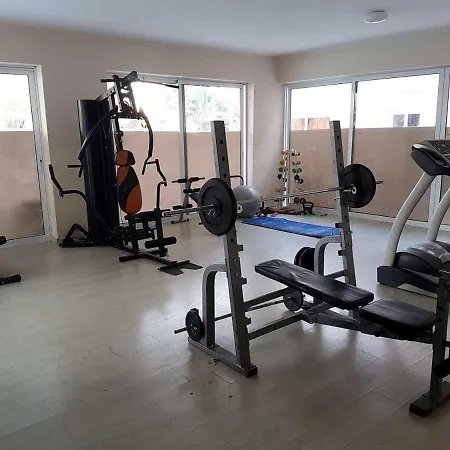 Newly Remodelled Apartment, Pool, Sauna And Gym Lägenhet Larnaca