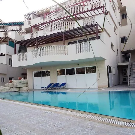 Newly Remodelled Apartment, Pool, Sauna And Gym * لارنكا
